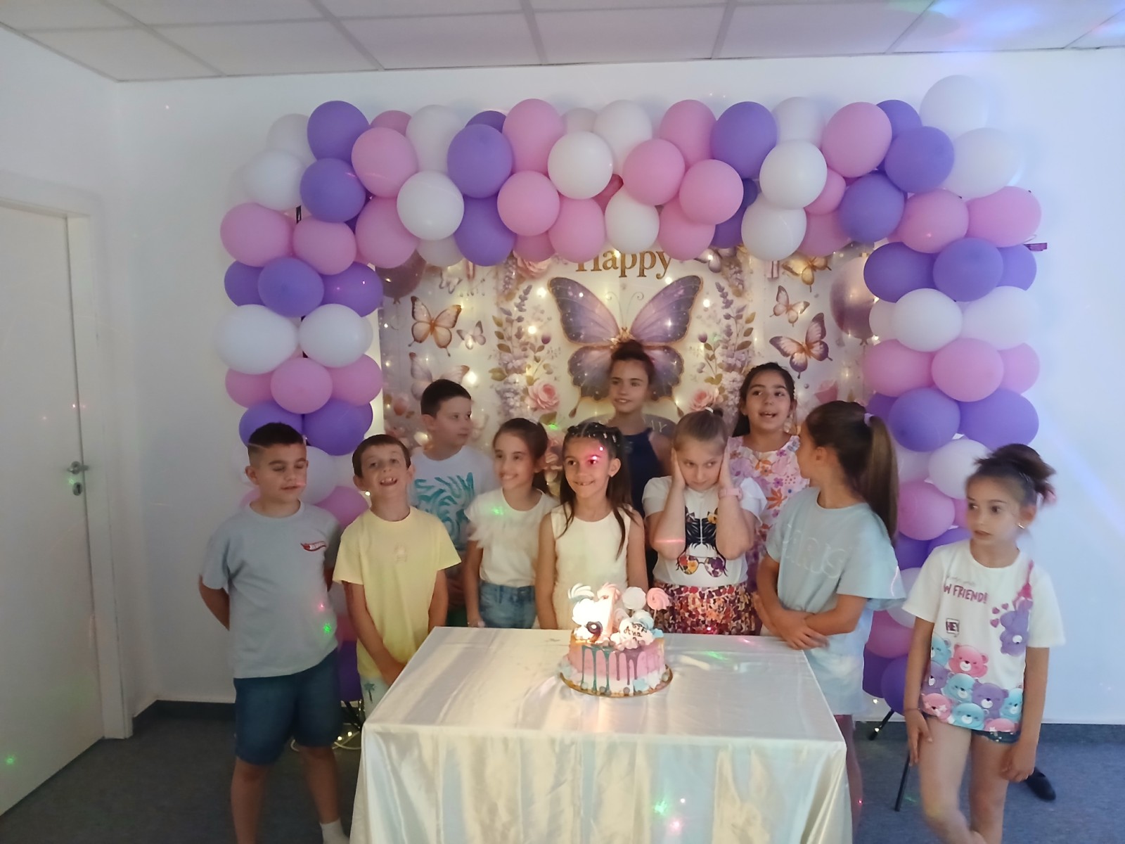 Парти с балони и торта
